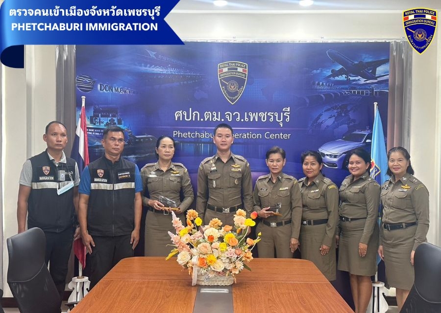 วันที่ 19 เม.ย.2567 เวลา 15.00 น. ว่าที่ พ.ต.ท.หรรถพร เสวะกะ สว.ตม.จว.เพชรบุรี มีนโยบายให้จัดพิธีประดับเครื่องหมายยศข้าราชการตำรวจชั้นสัญญาบัตร