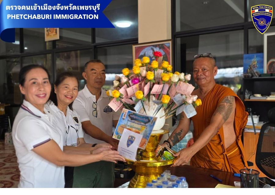 วันอาทิตย์ที่ 10 พ.ย.67 เสว.ตม.จว.เพชรบุรี ได้มอบหมายให้ข้าราชการตำรวจในสังกัด ตม.จว.เพชรบุรี ร่วมกิจกรรมทอดกฐิน ณ วัดถ้าแจง