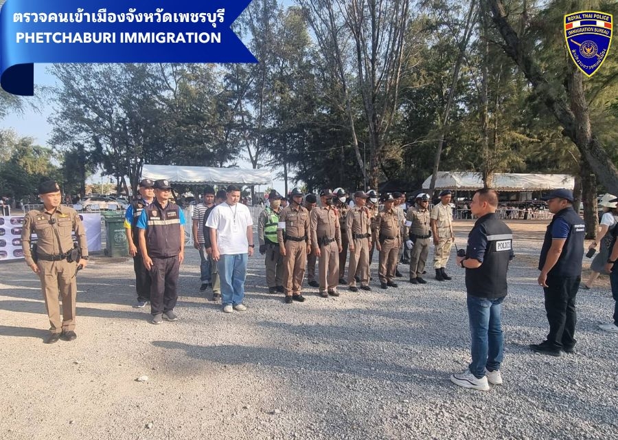 วันที่ 5 ม.ค.68 เวลาประมาณ 17.00 น.ตม.จว.เพชรบุรี จัดชุดอำนวยความสะดวกและรักษาความปลอดภัยในพื้นที่จัดงาน “Zhangzhehan New Year Fan Meeting 2025”