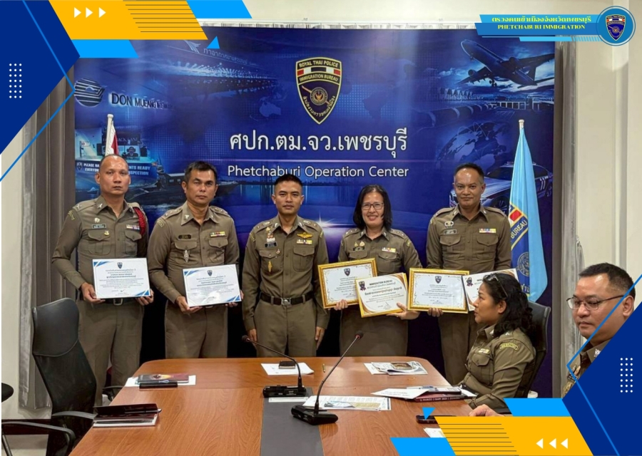 วันที่ 28 เม.ย.69  เวลา 16.30 น. พ.ต.ท.พศิน  หลาวทอง  สว.ตม.จว.เพชรบุรี ได้เรียกประชุมข้าราชการตำรวจในสังกัด ในการประชุมบริหารประจำเดือนเมษายน 2569